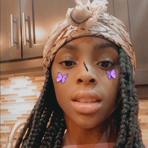 Meet your Posher, Alexis